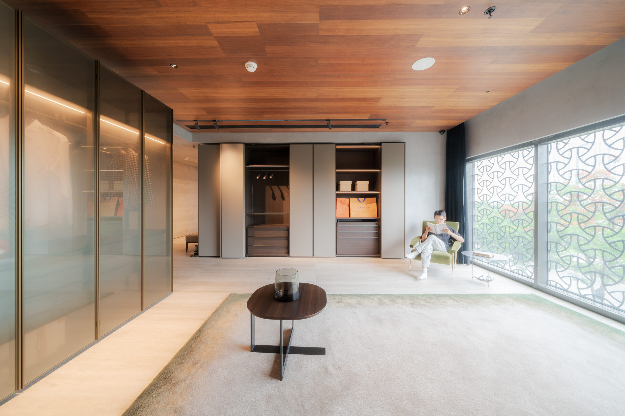 Tường và trần của Aura Wood