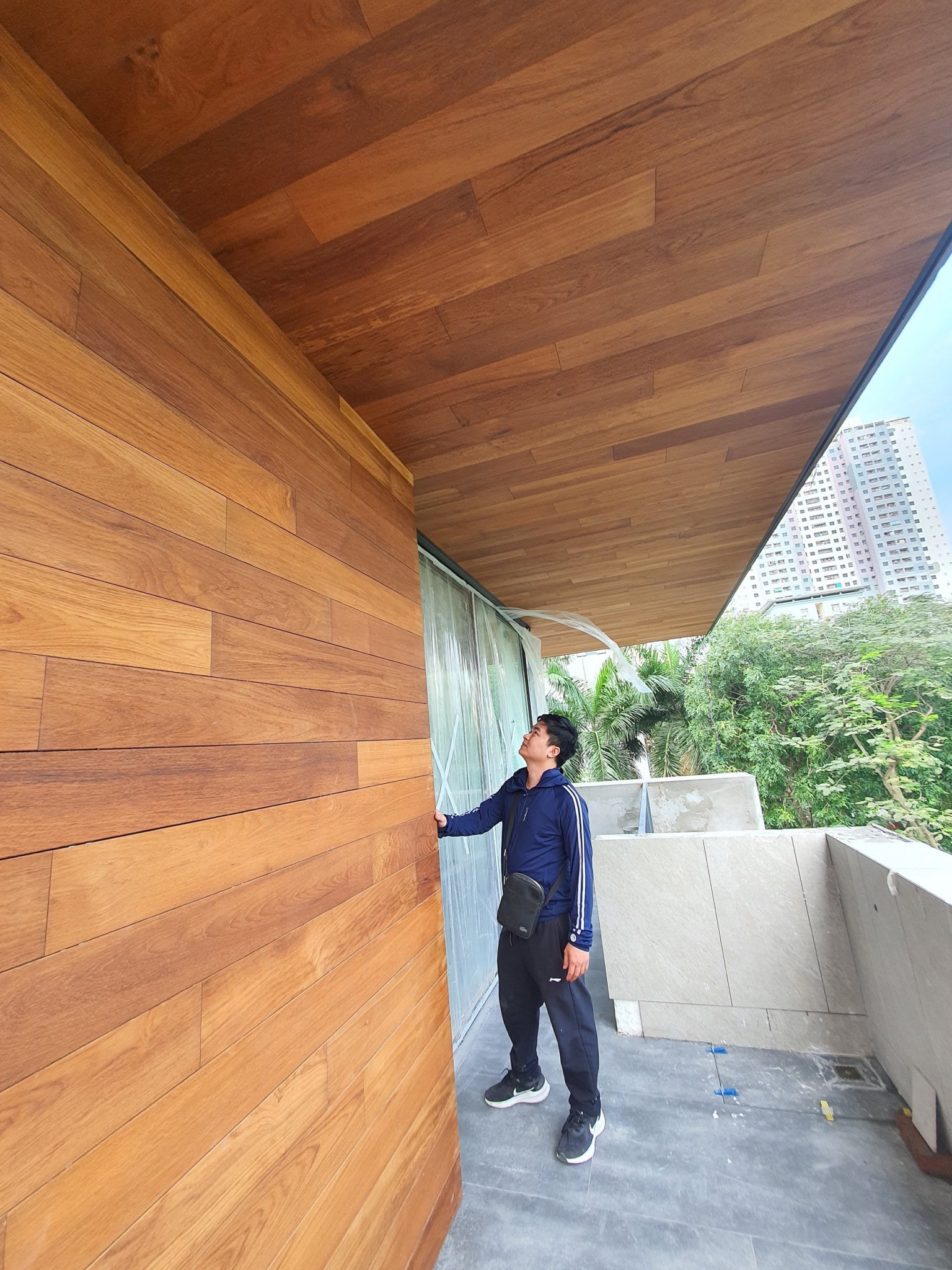Tường và trần của Aura Wood