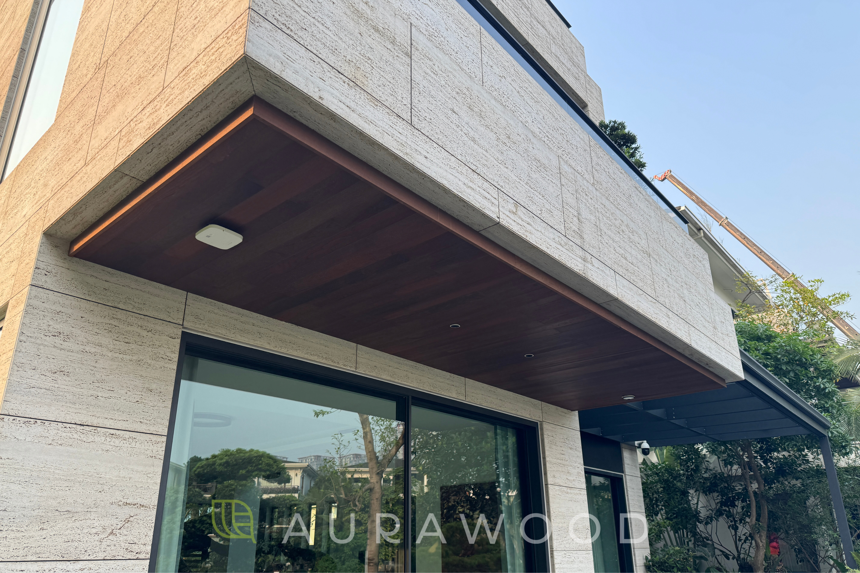 Tường và trần của Aura Wood